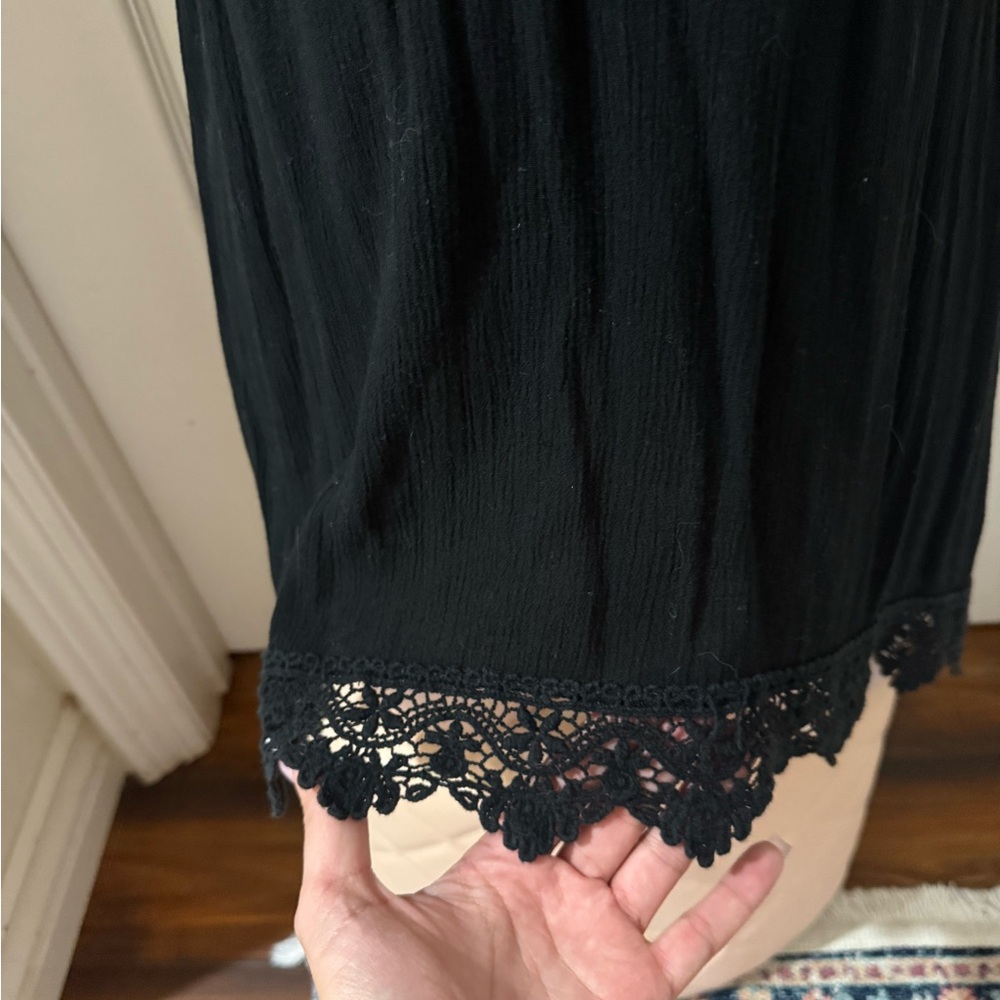 ⭐️10 / $10 ⭐️ Black linen Lace Trim Cami Top size S - Picture 4 of 10